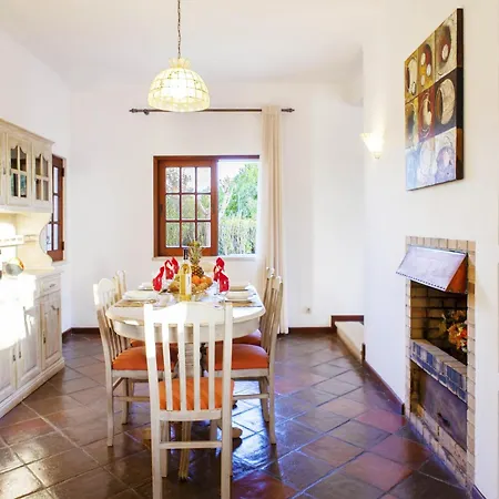 Βίλα Villa In Gale Near Stunning Sandy Beaches Αλμπουφέιρα