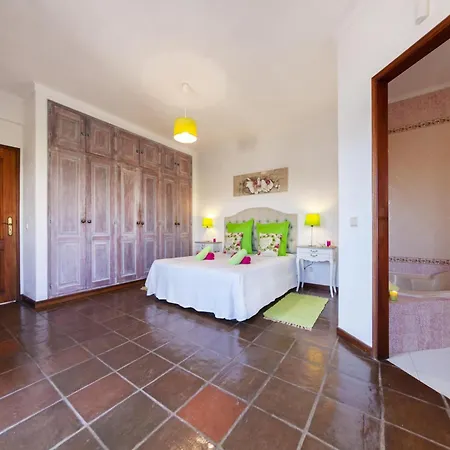 Villa In Gale Near Stunning Sandy Beaches Βίλα