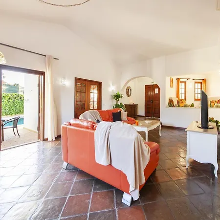 Villa In Gale Near Stunning Sandy Beaches Αλμπουφέιρα
