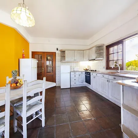 Villa In Gale Near Stunning Sandy Beaches Αλμπουφέιρα