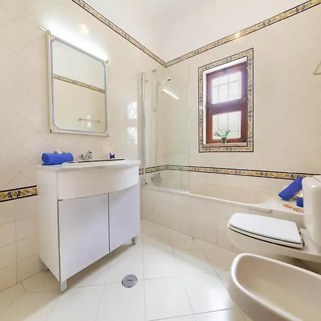Villa Villa In Gale Near Stunning Sandy Beaches