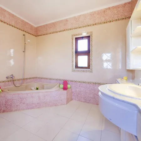 Villa Villa In Gale Near Stunning Sandy Beaches Albufeira